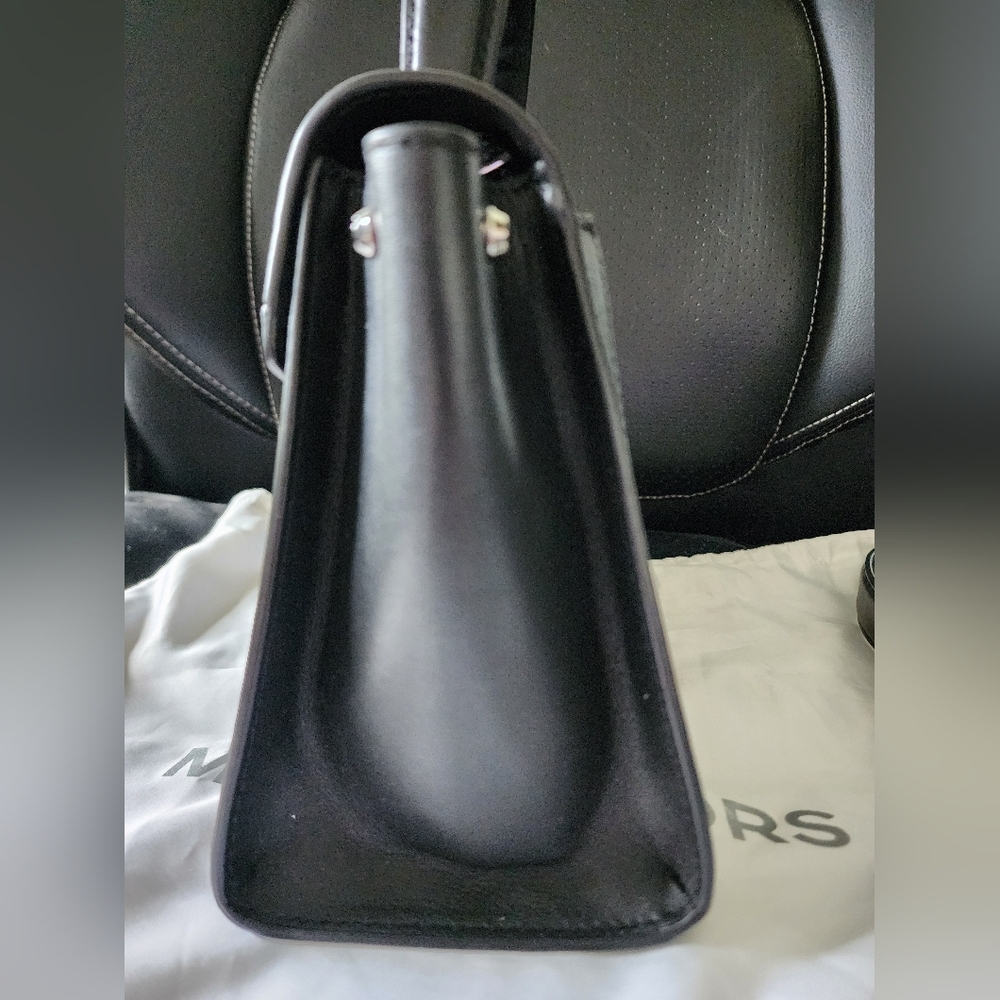 EUC Michael Kors Black satchel with dust‎ cover - Picture 5 of 9